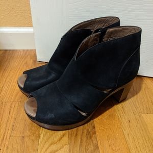 Dansko Delphine size 41 bootie